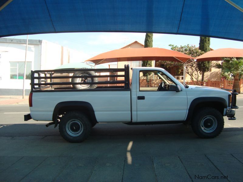 Chevrolet CUSTOM 250 4x4 5.7 V8 in Namibia