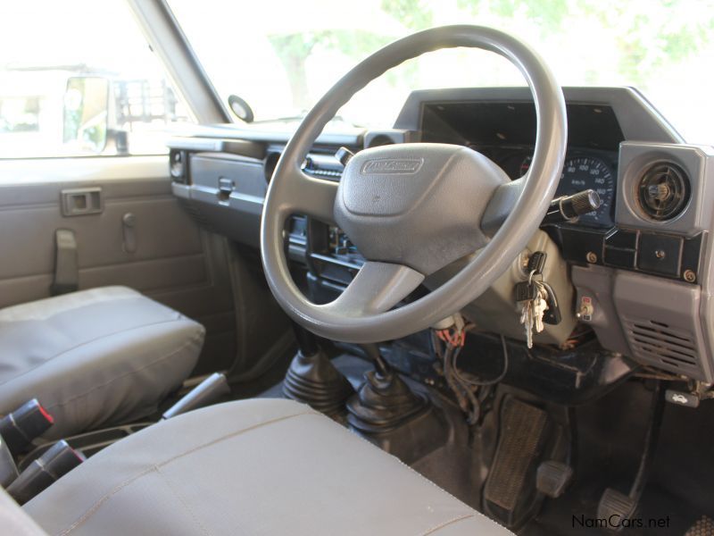 Toyota LAND CRUISER 4.5EFI D/C 4X4 in Namibia