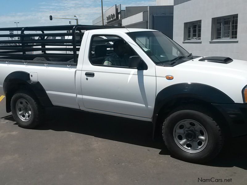 Nissan NP 300 2.5 DIESEL 4X4 in Namibia