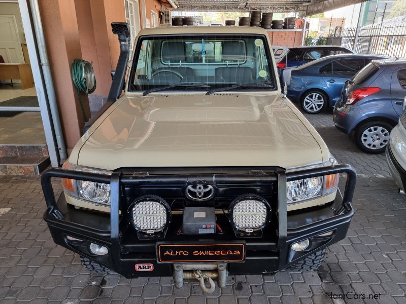 Toyota Land Cruiser 4.0 V6 S/C 4x4 in Namibia