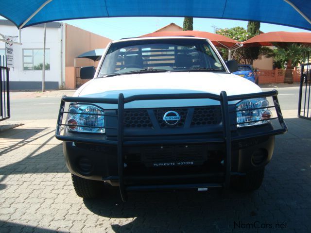 Nissan NP 300 2.4i 4x4 S/C in Namibia