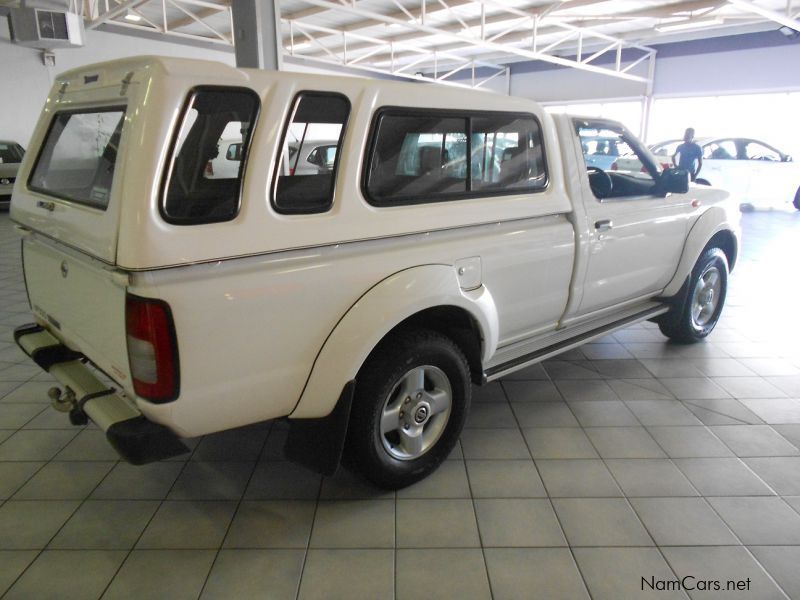 Nissan NP300 2.5 TDi Lwb 4x2 in Namibia