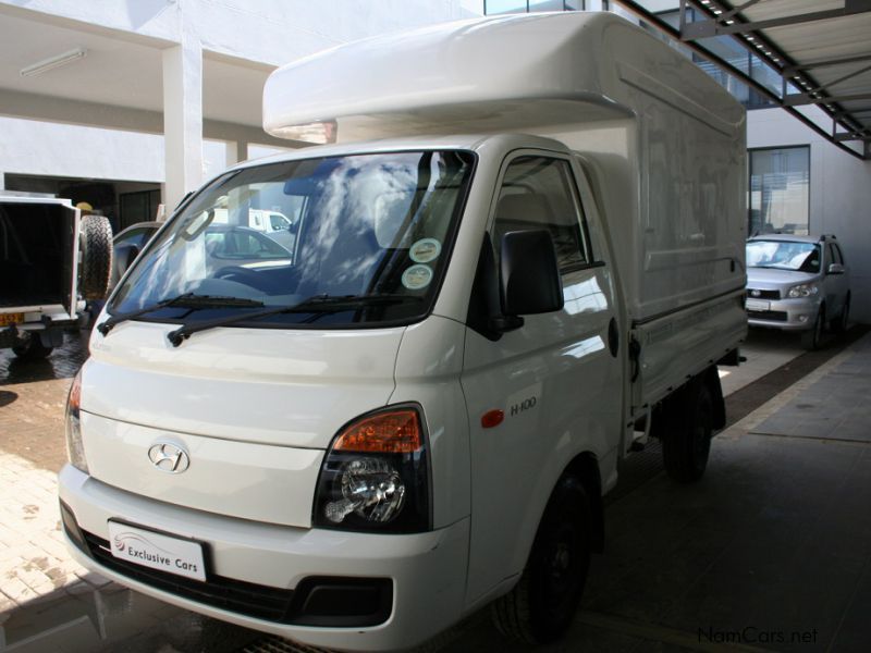 Hyundai H100 2.6 dropside & Canopy in Namibia