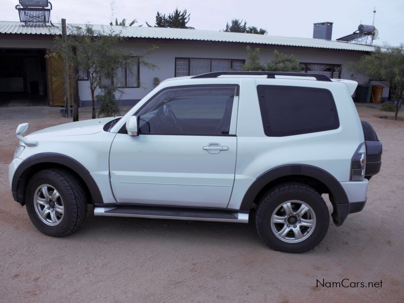 Mitsubishi pajero v8