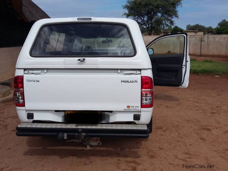 Used Toyota Hilux 2.0 liter petrol 2014 Hilux 2.0 liter petrol for