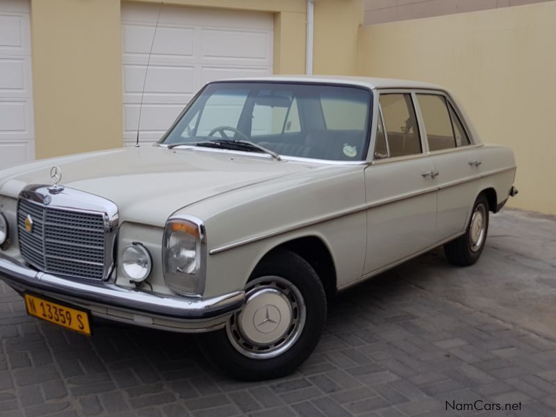 Mercedes-Benz 220 in Namibia