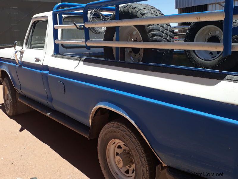 Ford F250 4x4 in Namibia