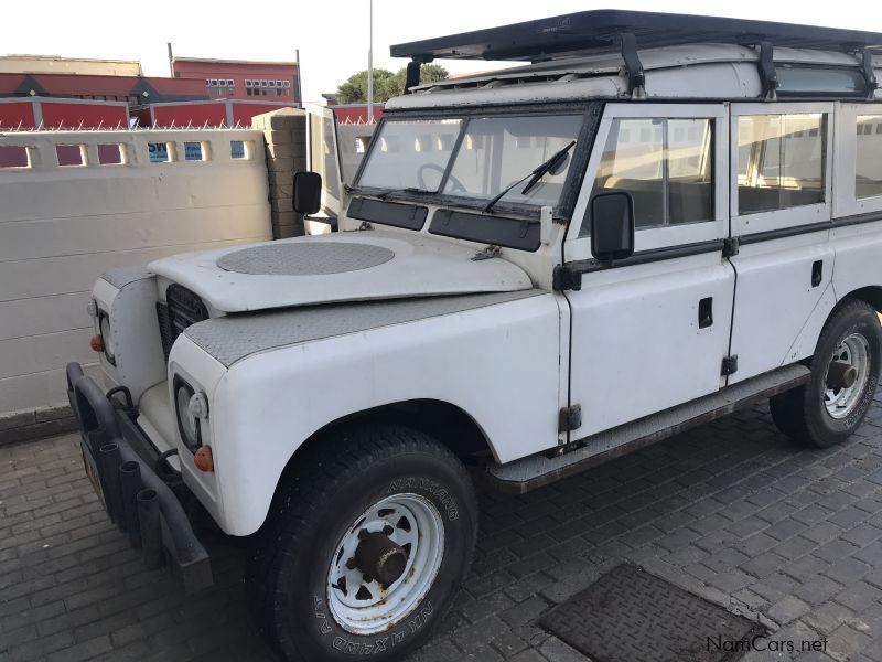 Land Rover Defender in Namibia
