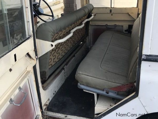 Land Rover Defender in Namibia