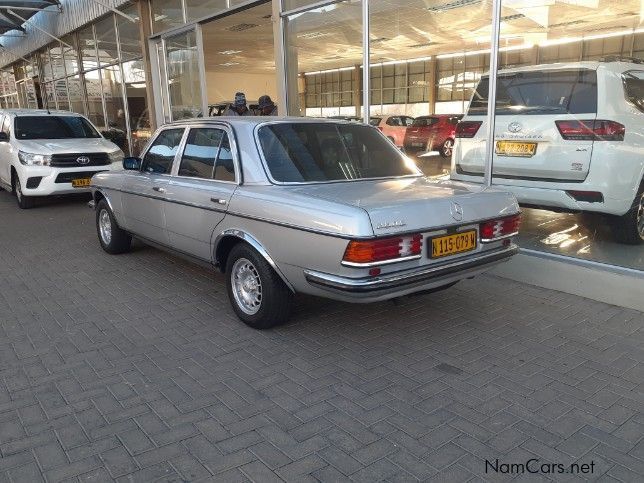 Mercedes-Benz 280E AT in Namibia