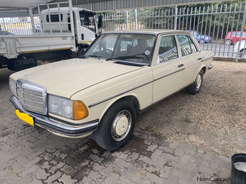 Mercedes-Benz 200 in Namibia