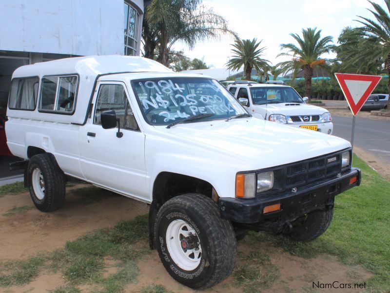 Toyota Hilux 22R 2.4 4x4 S Cab in Namibia