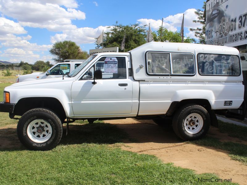 Toyota Hilux 22R 2.4 4x4 S Cab in Namibia