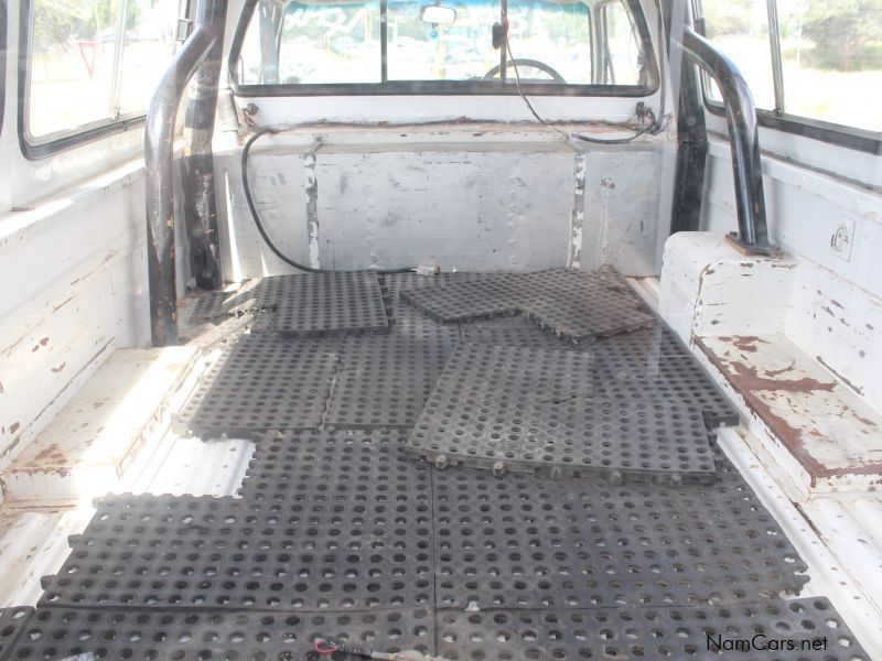 Toyota Hilux 22R 2.4 4x4 S Cab in Namibia