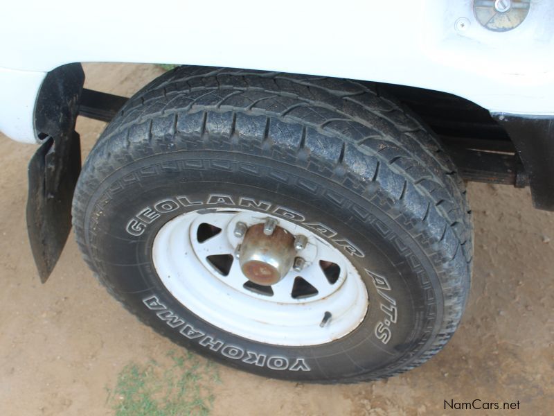 Toyota Hilux 22R 2.4 4x4 S Cab in Namibia