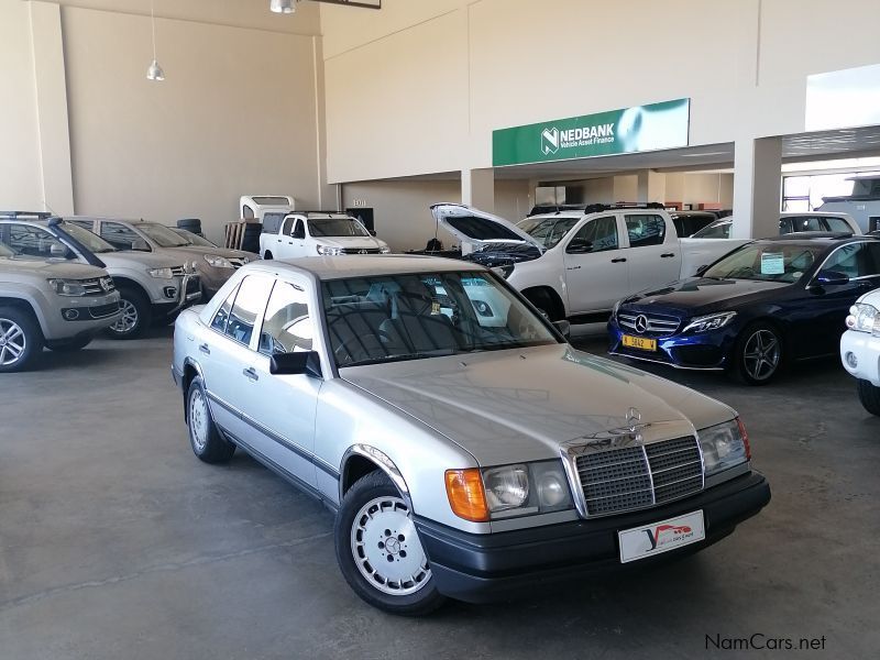 Mercedes-Benz 260 E in Namibia