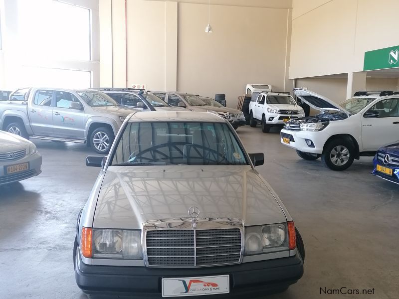 Mercedes-Benz 260 E in Namibia