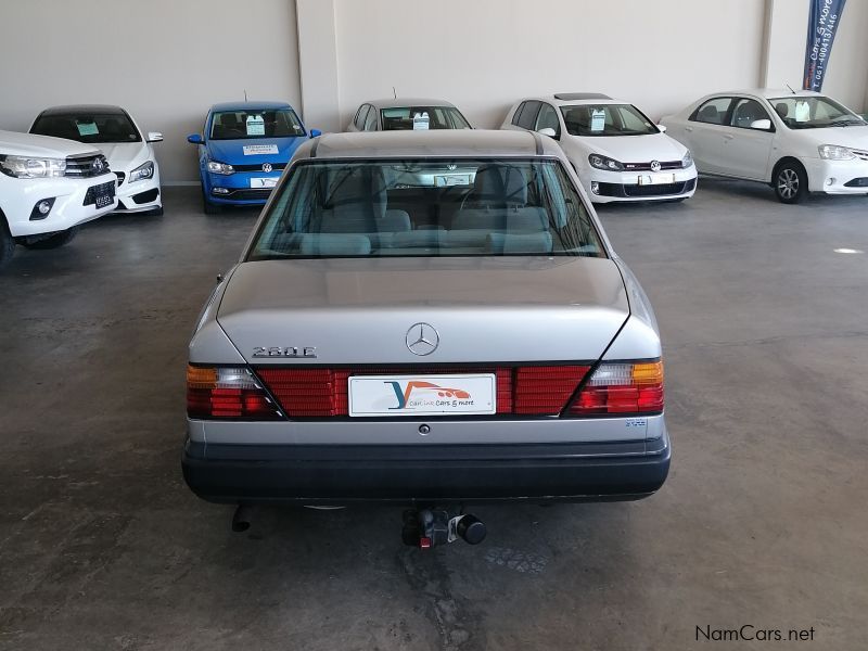 Mercedes-Benz 260 E in Namibia