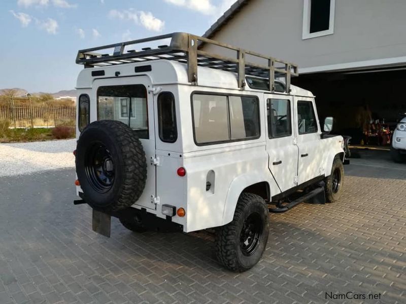 Land Rover Defender 110; 3.5L V8 in Namibia
