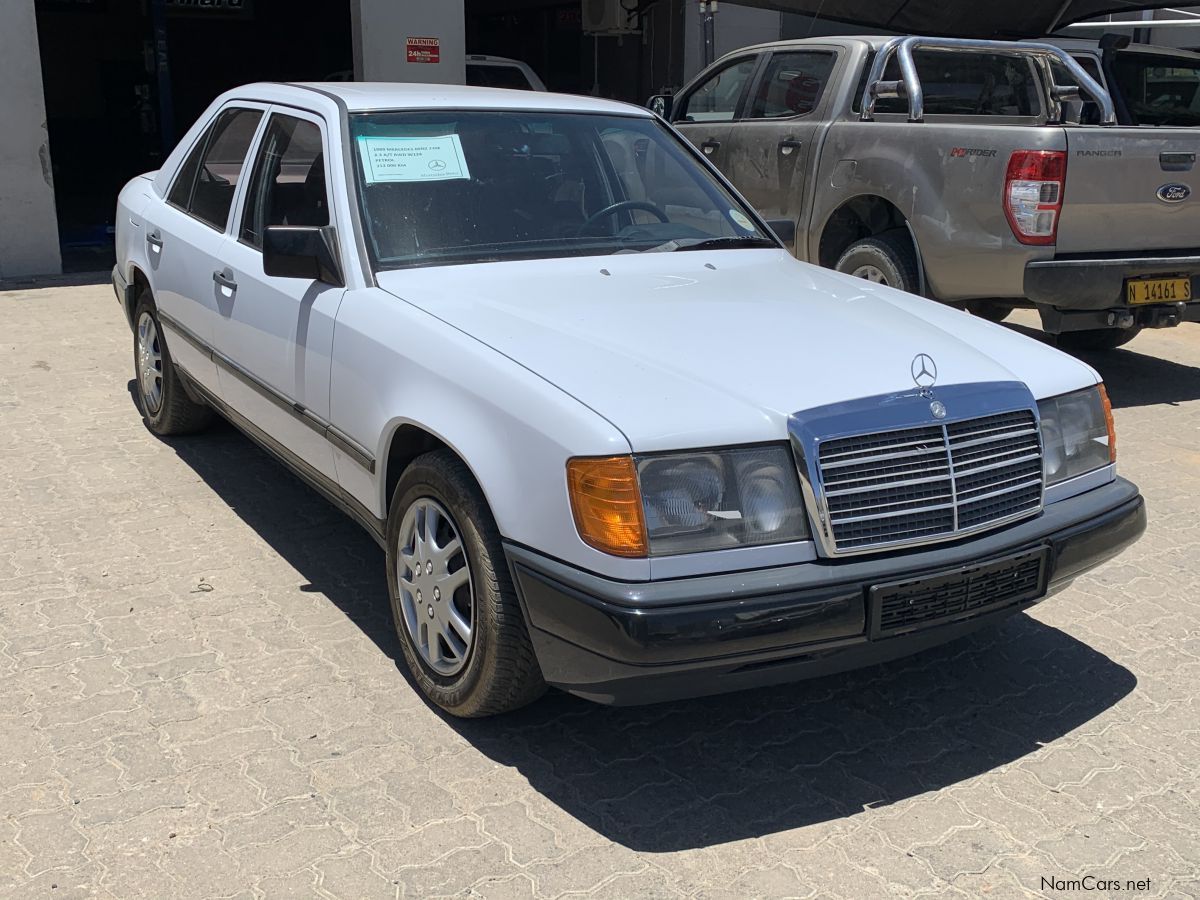 Mercedes-Benz 230E W124 in Namibia