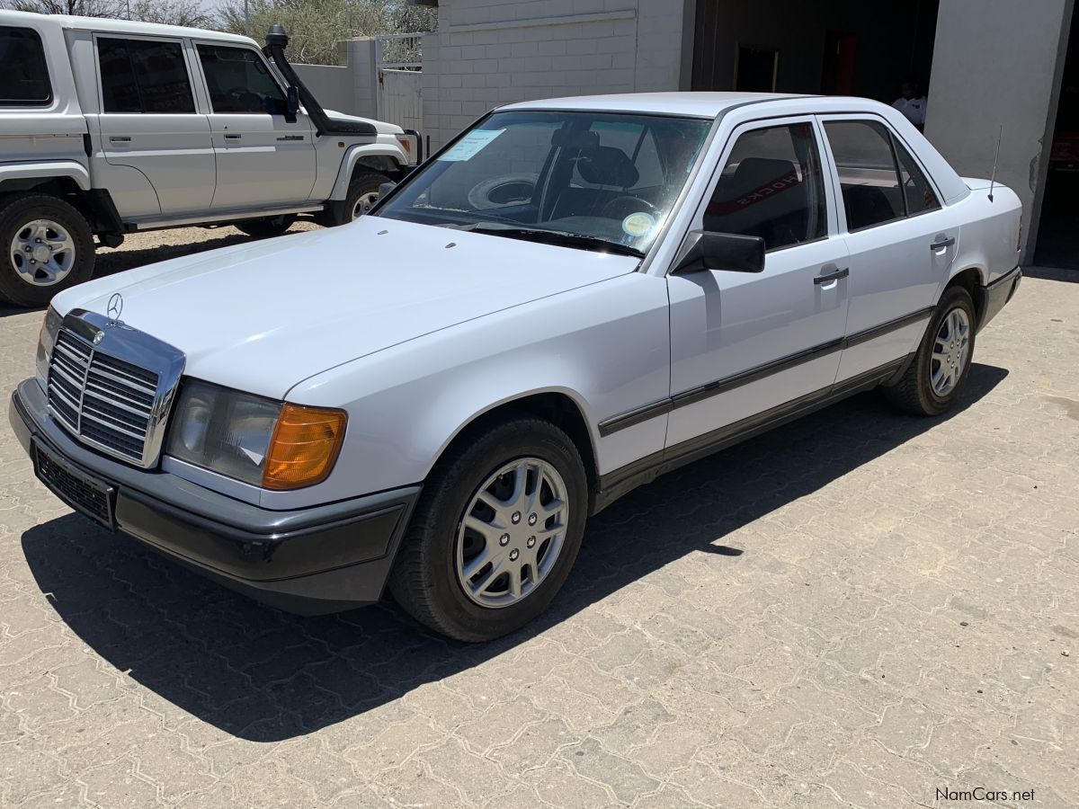 Mercedes-Benz 230E W124 in Namibia