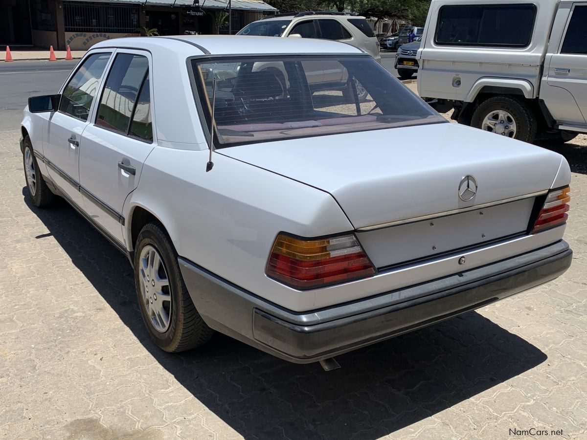 Mercedes-Benz 230E W124 in Namibia