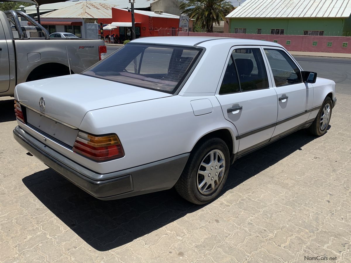 Mercedes-Benz 230E W124 in Namibia