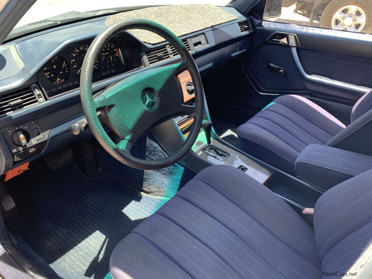 Mercedes-Benz 230E W124 in Namibia