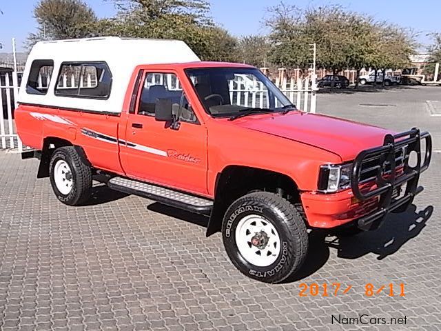 Toyota 2.4 D Hilux 4x4 in Namibia