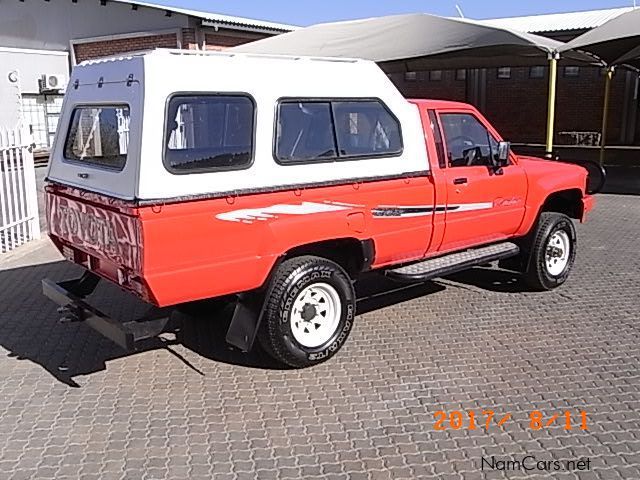 Toyota 2.4 D Hilux 4x4 in Namibia