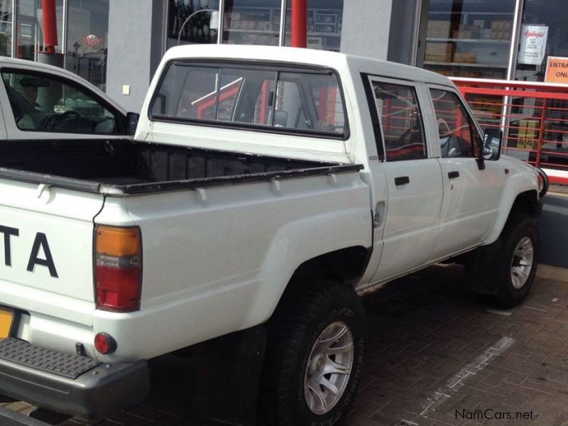 Toyota Hilux 2.2 4x4 D/C in Namibia