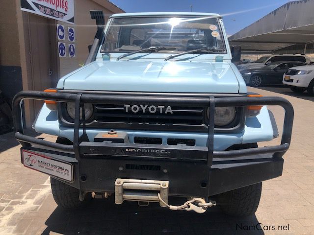 Toyota Landcruiser 4.5 V6 4x4 in Namibia