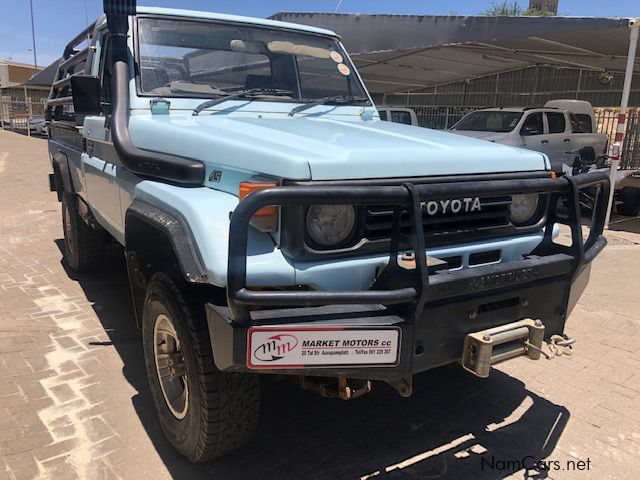 Toyota Landcruiser 4.5 V6 4x4 in Namibia