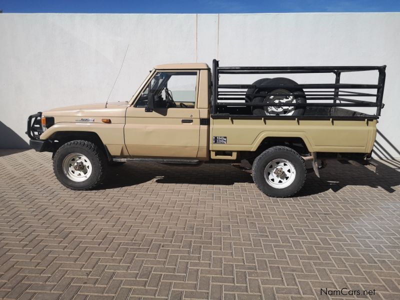 Toyota LAND RUISER (LEXUS V8) in Namibia