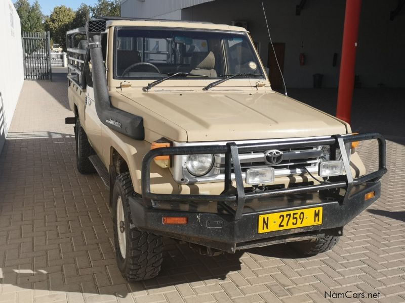 Toyota LAND RUISER (LEXUS V8) in Namibia