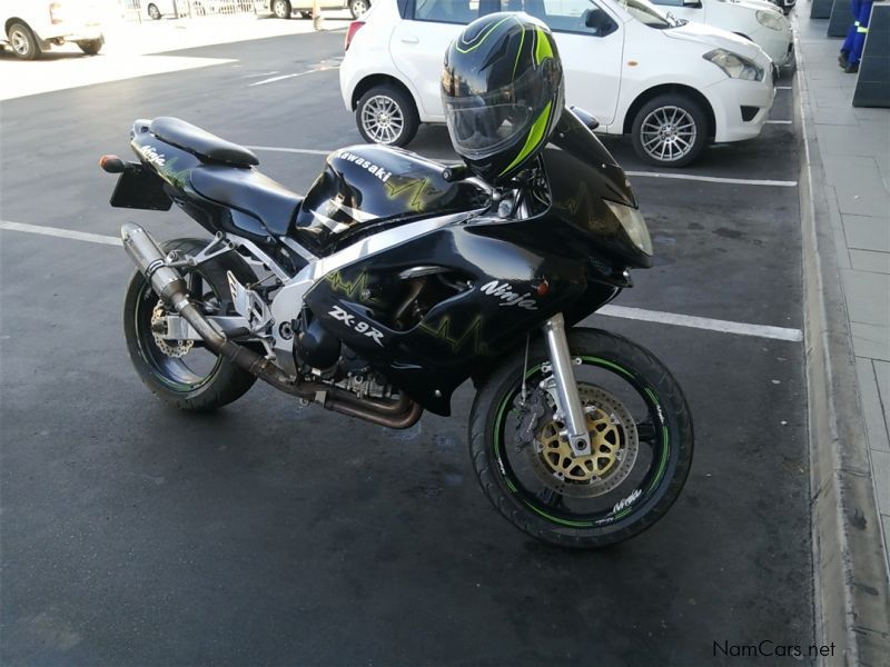 Kawasaki ZX9R in Namibia