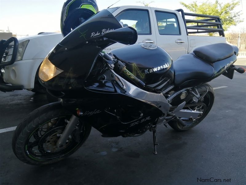 Kawasaki ZX9R in Namibia