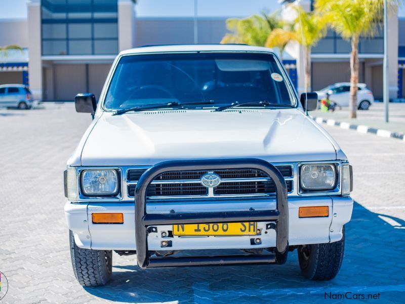 Toyota Hilux 2.2 srx 4x2 Petrol, Lang bakkie in Namibia