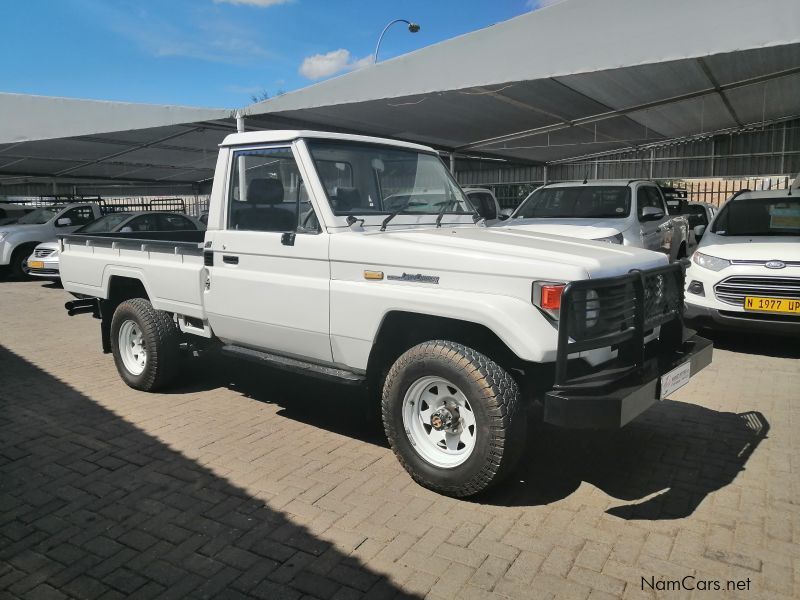 Toyota Land Cruiser 4.5 S/C in Namibia