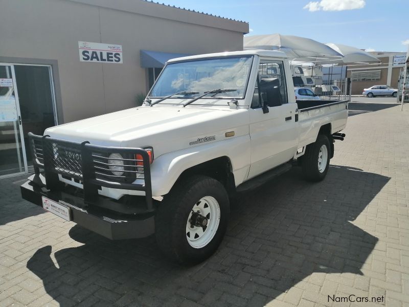 Toyota Land Cruiser 4.5 S/C in Namibia