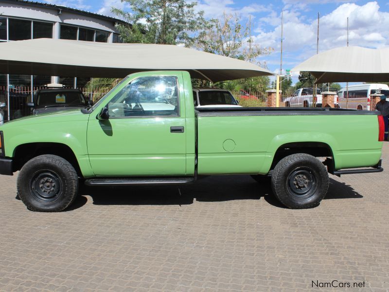 Chevrolet C2500 5.7 V8 4X4 S/C in Namibia