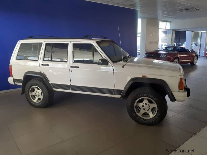 Jeep Cherokee 4.0 I6 4x4 A/T in Namibia