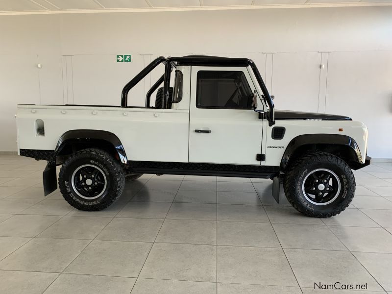Land Rover Defender 110 V8 in Namibia
