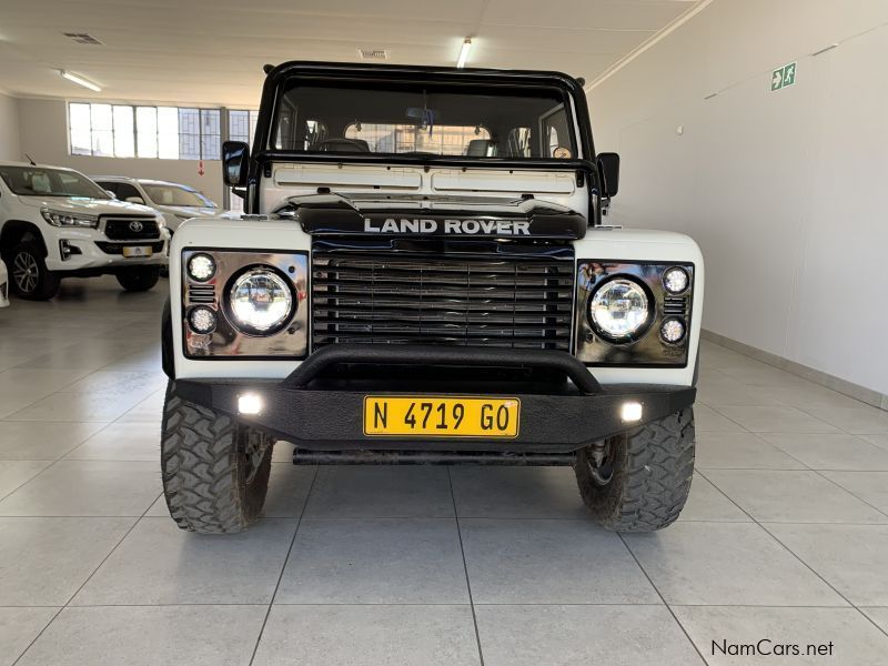 Land Rover Defender 110 V8 in Namibia