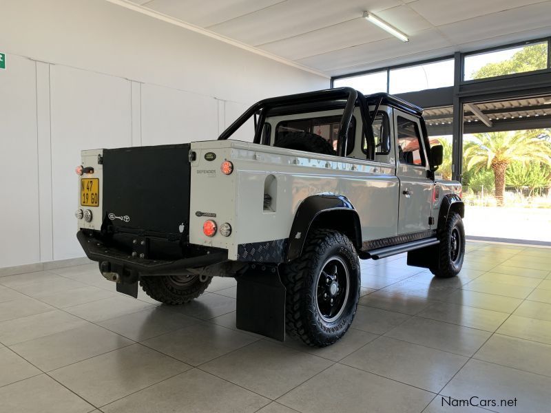 Land Rover Defender 110 V8 in Namibia