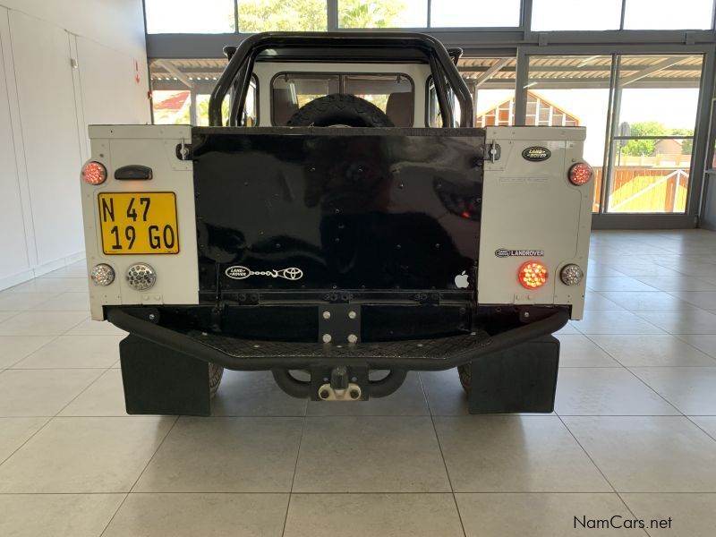 Land Rover Defender 110 V8 in Namibia