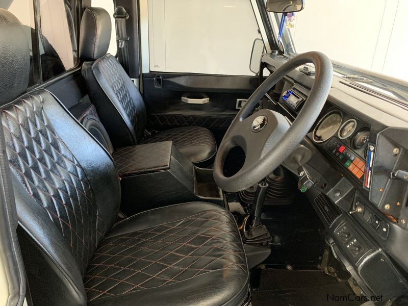 Land Rover Defender 110 V8 in Namibia