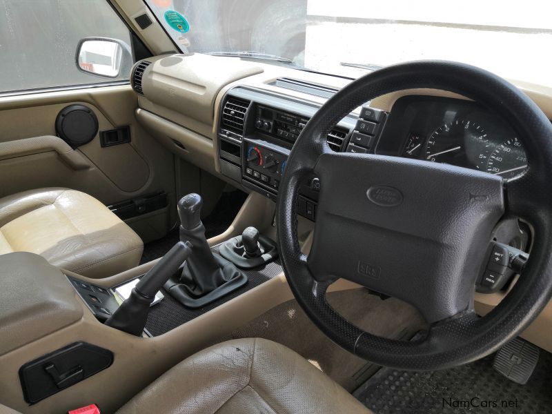 Land Rover Discovery ES V8 in Namibia