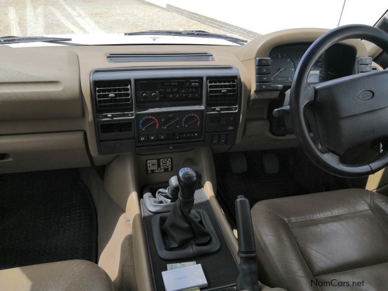 Land Rover Discovery ES V8 in Namibia