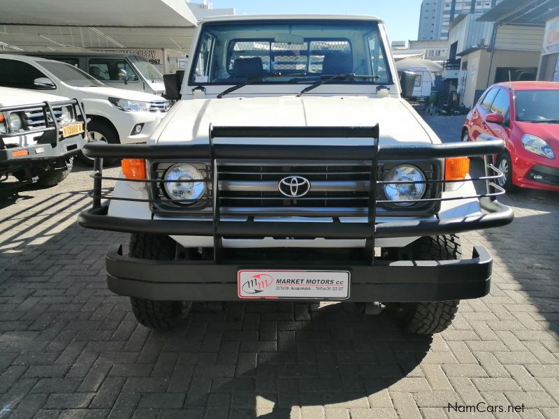 Toyota Land Cruiser 4.2D 4x4 S/C in Namibia